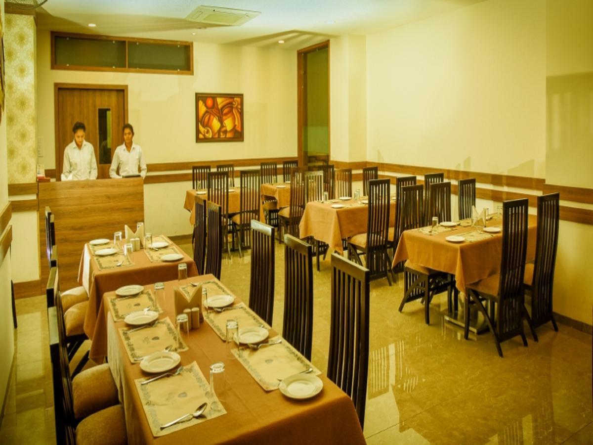 Royal Inn Khandwa Esterno foto